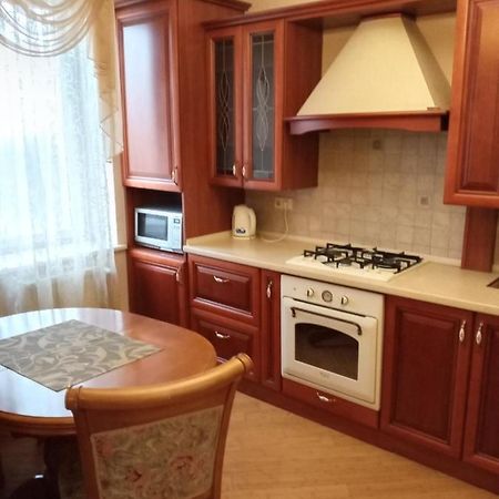 1-Комнатная Квартира Вип Уровня Посуточно В Ужгороде. Ул.И.Франка. Buitenkant foto
